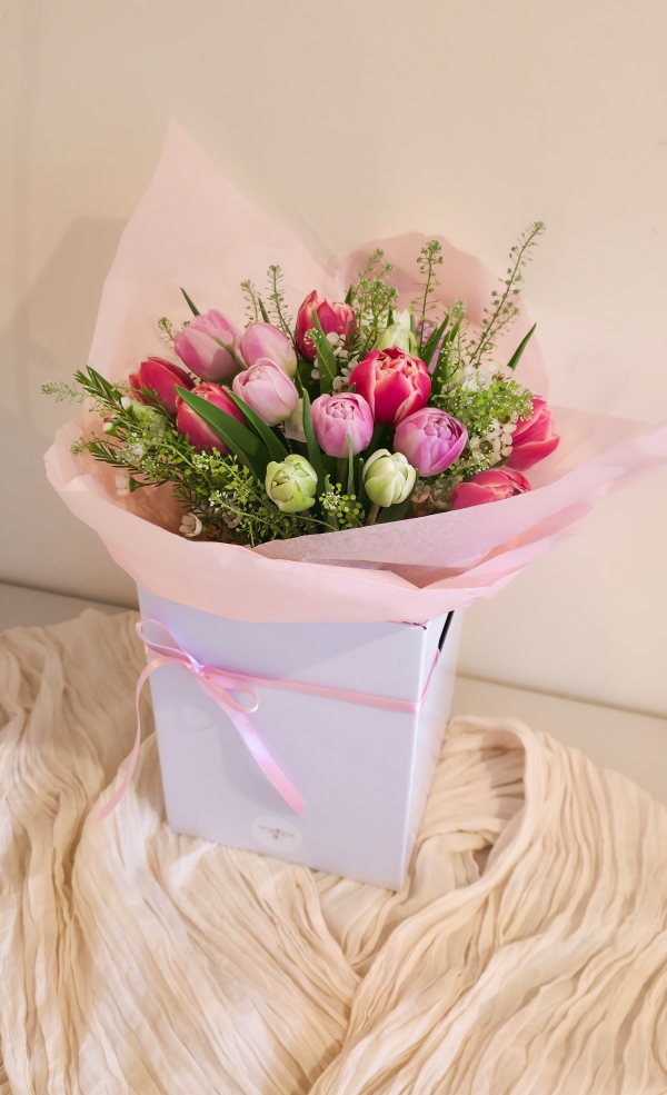 Luxury Smith & Munson Tulip Bouquet